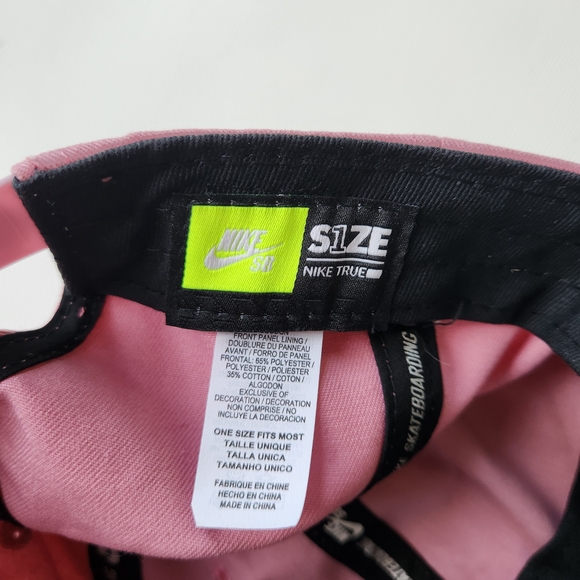 Nike SB Pink Baseball Cap With Green Brim - Picture 5 of 7